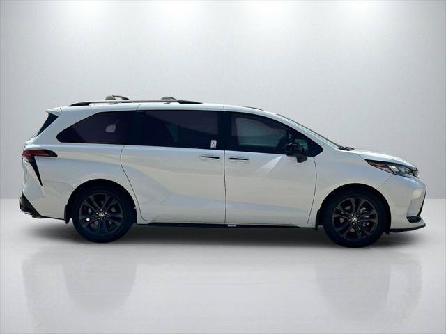 Certified 2025 Toyota Sienna XSE w/ XSE Plus Package FWD image 4