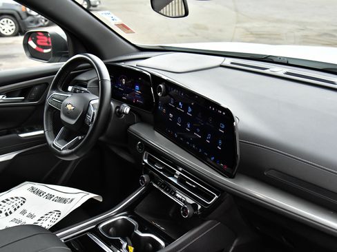 Used 2024 Chevrolet Traverse LT image 54