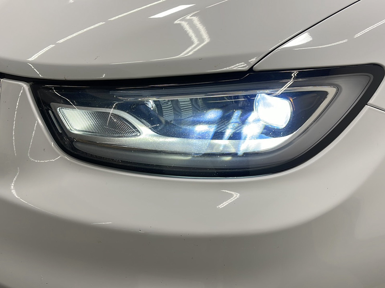 Used 2024 Chrysler Pacifica Touring-L FWD image 27
