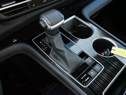 Used 2025 Toyota Sienna XLE Woodland Edition image 24