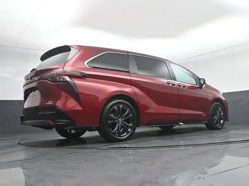 Used 2021 Toyota Sienna XSE FWD image 68