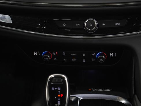 Used 2021 Buick Enclave Avenir w/ Avenir Technology Package AWD/4WD image 17