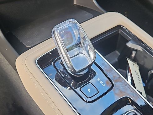 New 2026 Volvo XC90 B6 Plus w/ Protection Package Premier image 18