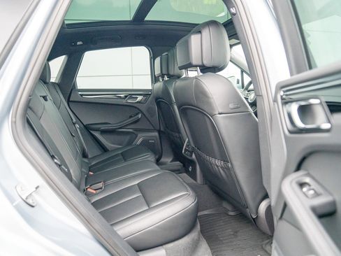 Certified 2026 Porsche Macan AWD/4WD image 24