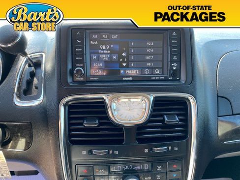 Used 2013 Chrysler Town & Country Touring FWD image 30