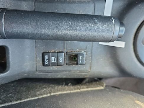 Used 2010 Toyota Yaris 4-Door Hatchback image 19