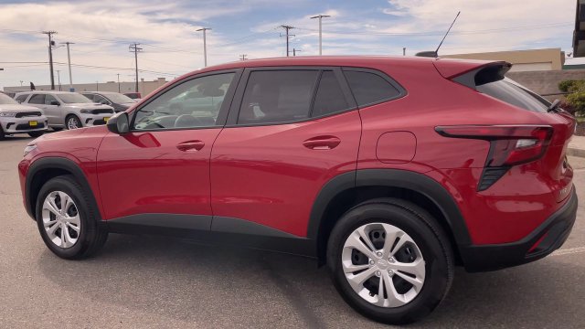 Used 2026 Chevrolet Trax LS FWD image 7
