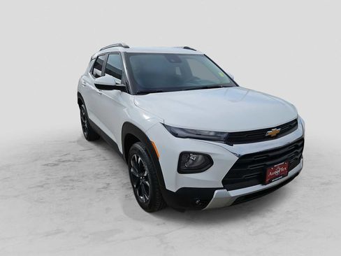 Used 2023 Chevrolet TrailBlazer LT w/ Convenience Package image 2