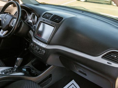 Used 2019 Dodge Journey SE image 10