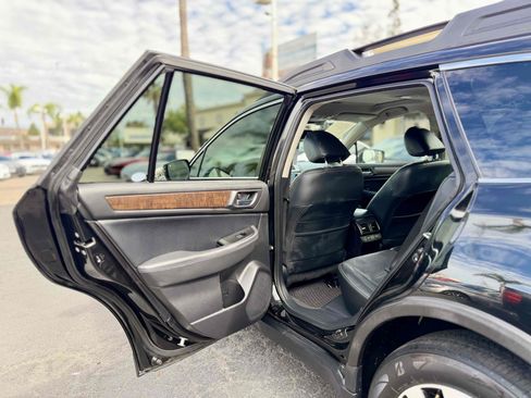 Used 2017 Subaru Outback 3.6R Limited AWD/4WD image 25