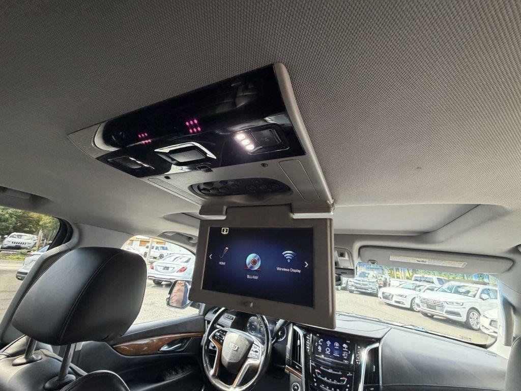 Used 2017 Cadillac Escalade Luxury AWD/4WD image 22