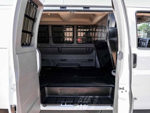 Used 2017 GMC Savana 3500 LS image 33