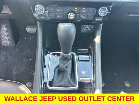 Used 2025 Jeep Compass Latitude AWD/4WD image 24