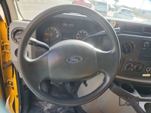 Used 2015 Ford E-350 and Econoline 350 Super Duty image 8