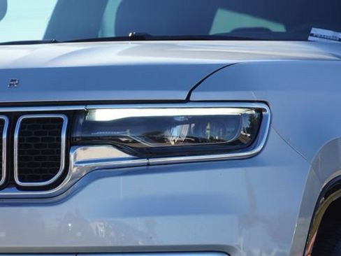 Used 2023 Jeep Wagoneer L Series III w/ Preferred Equipment Group image 4