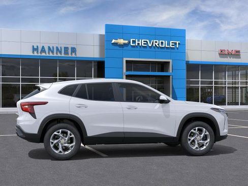 New 2026 Chevrolet Trax LS w/ LS Convenience Package FWD image 5
