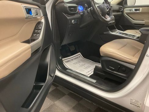 Used 2021 Ford Explorer Limited w/ Equipment Group 301A image 7