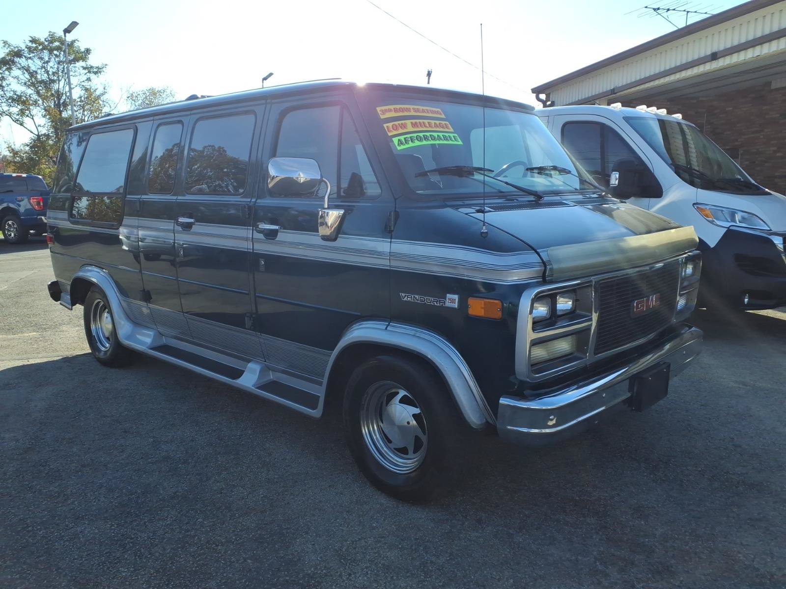 Used 1994 GMC G2500 Vandura RWD image 1