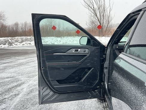 Used 2025 Ford Explorer ST-Line w/ Premium Package image 12