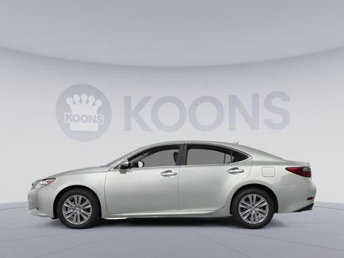 Used 2013 Lexus ES 350 w/ Luxury Pkg FWD image 2