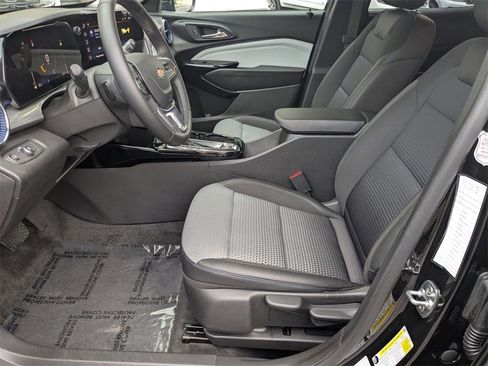 Used 2025 Chevrolet Trax LT w/ LT Convenience Package image 20