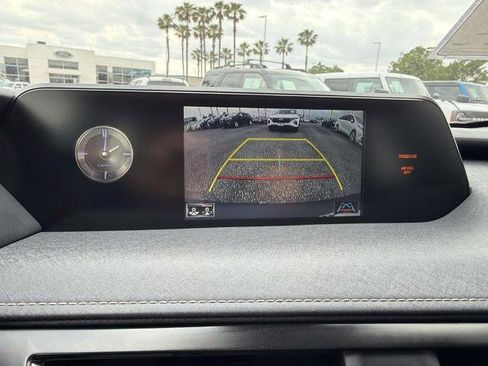 Used 2019 Lexus UX 200 w/ Premium Package FWD image 23