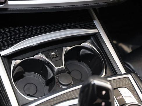 Used 2022 BMW 750i xDrive w/ M Sport Package image 38