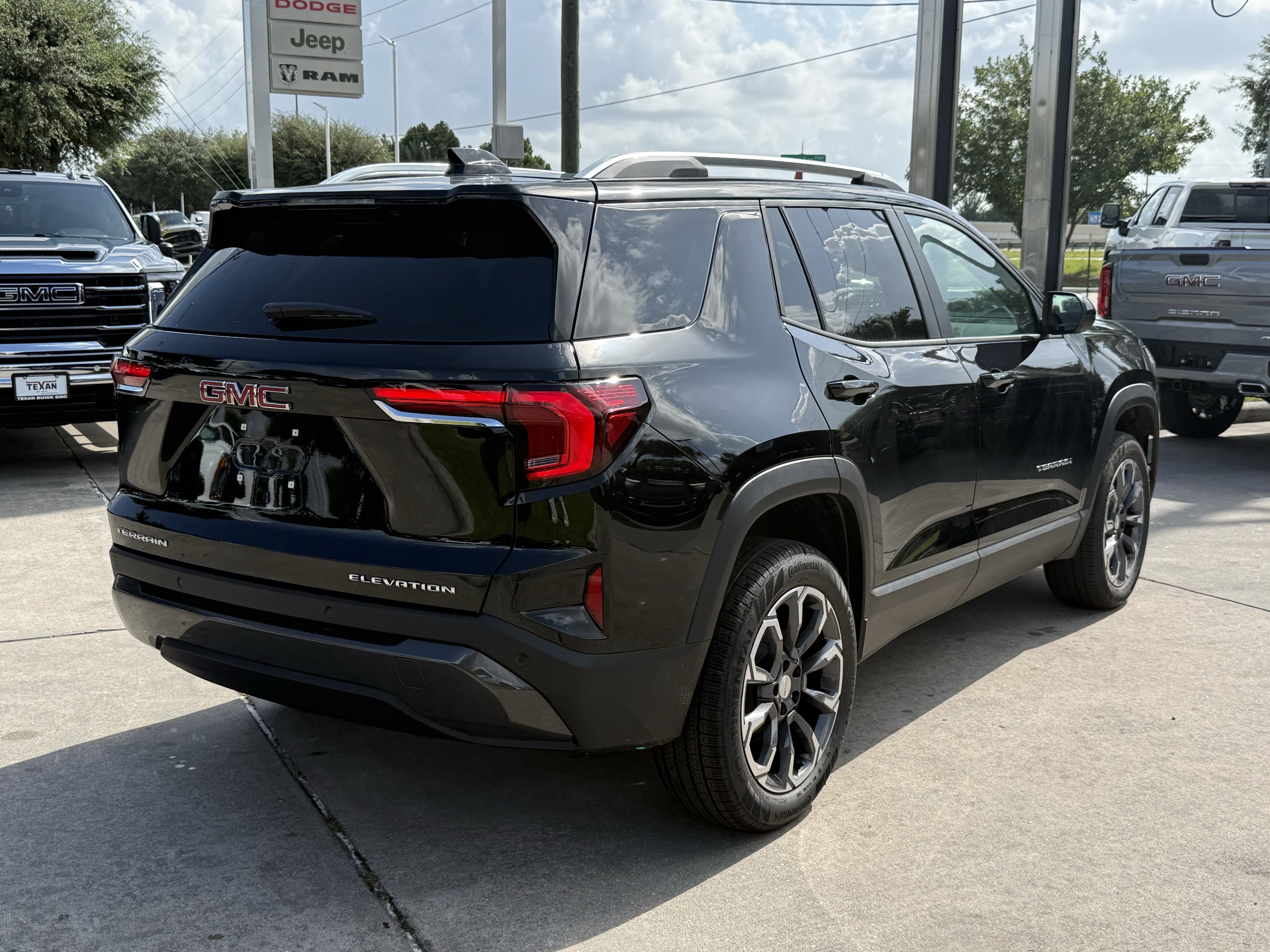 New 2027 GMC Terrain Elevation w/ Elevation Premium Package FWD image 5