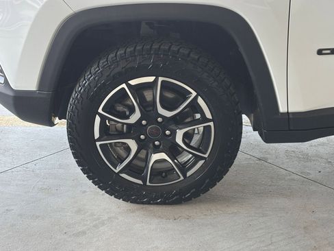 Used 2025 Jeep Compass Trailhawk image 30