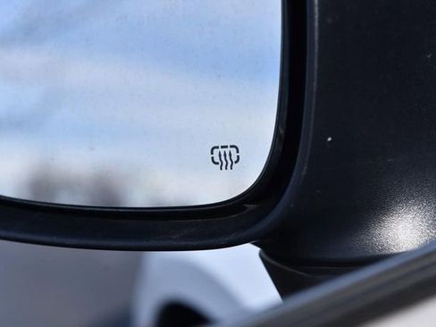 Used 2024 Chrysler Voyager LX image 9