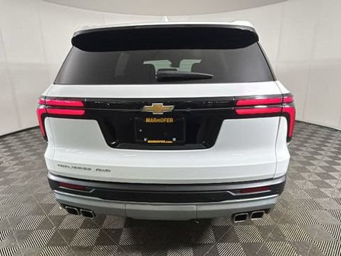 Used 2025 Chevrolet Traverse LT AWD/4WD image 3