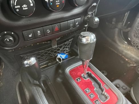 Used 2016 Jeep Wrangler Unlimited Rubicon AWD/4WD image 8