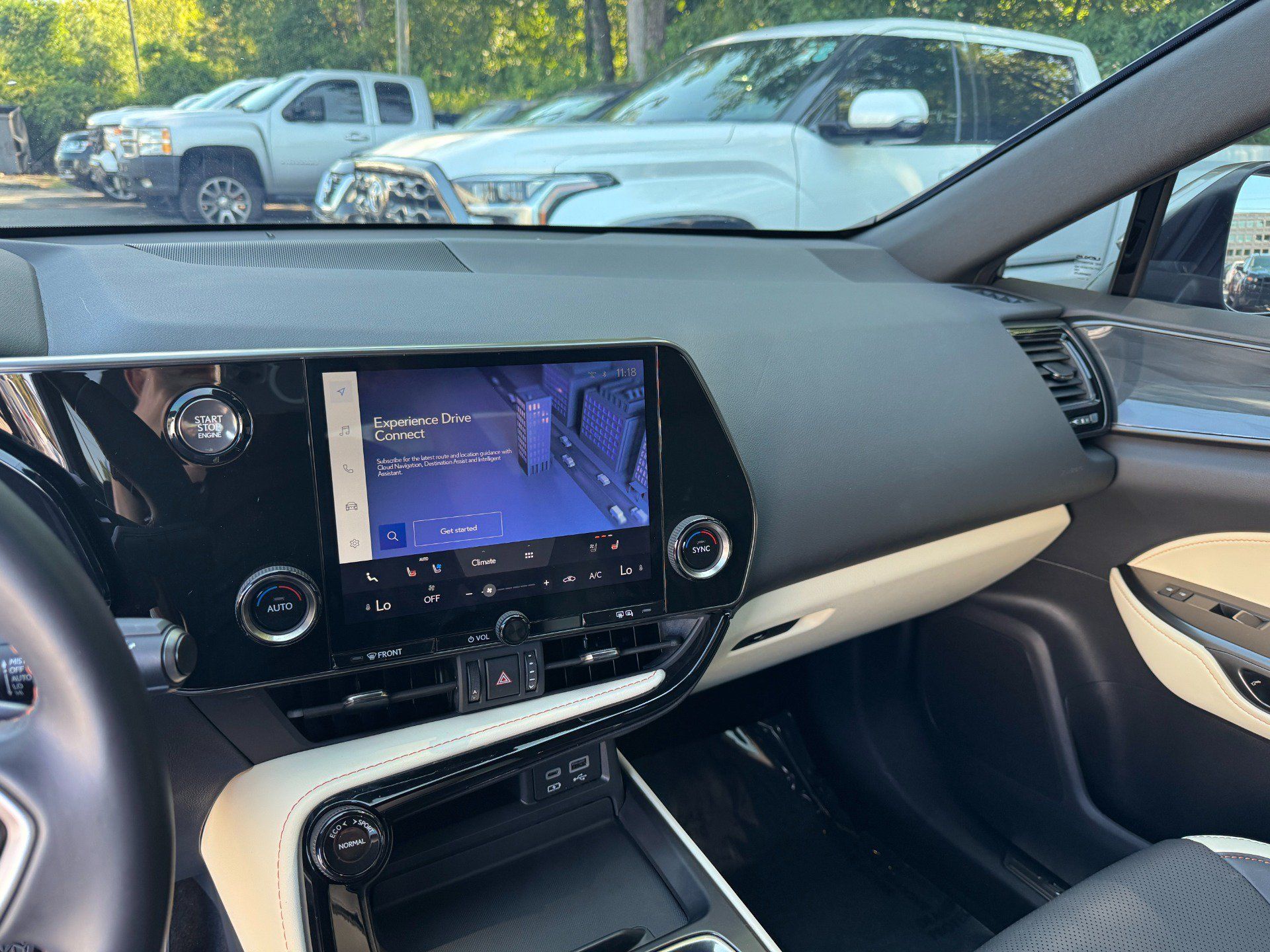 Used 2024 Lexus NX 250 FWD w/ Towing Package (2000 Lbs) image 36