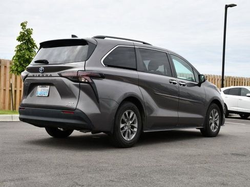 Used 2023 Toyota Sienna XLE w/ XLE Plus Package FWD image 7