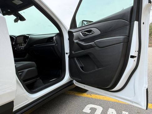 Used 2023 Chevrolet Traverse LT w/ Midnight/Sport Edition image 24