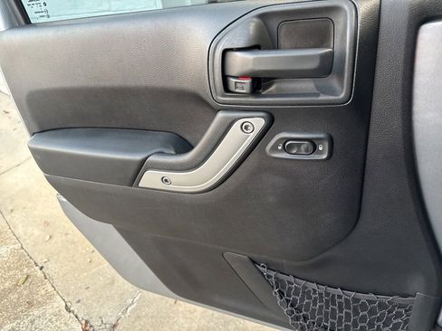 Used 2015 Jeep Wrangler Unlimited Sahara w/ Connectivity Group image 21