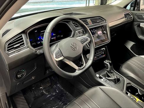 Used 2024 Volkswagen Tiguan SE image 17