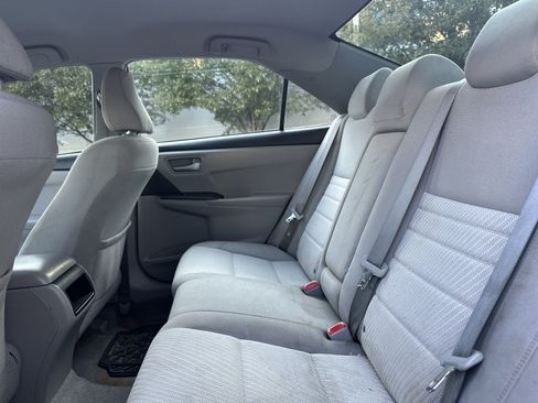 Used 2017 Toyota Camry LE FWD image 30
