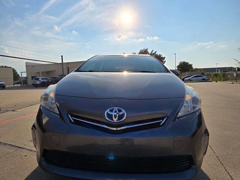 Used 2012 Toyota Prius V Three image 9