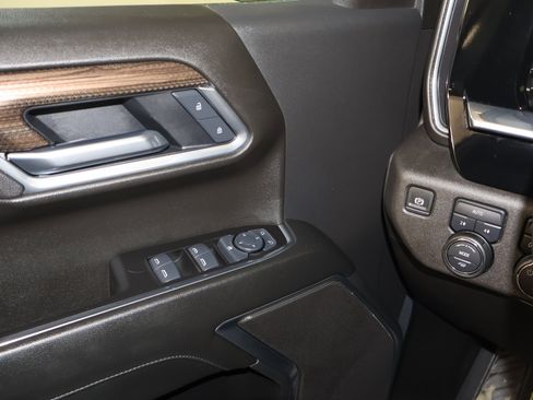 Used 2025 Chevrolet Silverado 1500 LT image 36