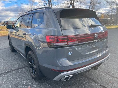 New 2026 Volkswagen Atlas Peak Edition image 2