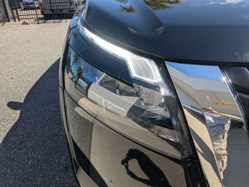 Used 2025 Nissan Pathfinder SV FWD image 10