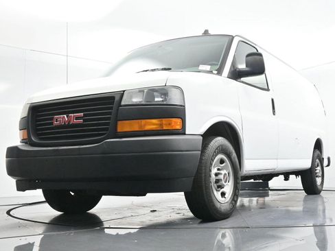 Used 2018 GMC Savana 2500 w/ Enhanced Convenience Package RWD image 40