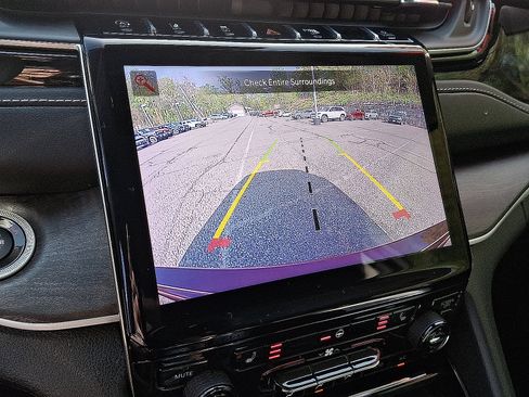 Certified 2023 Jeep Grand Cherokee Limited AWD/4WD image 19