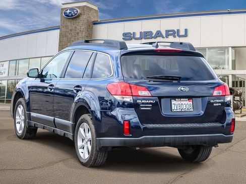 Used 2014 Subaru Outback 3.6R Limited image 2