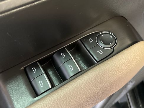 Used 2025 GMC Canyon Denali AWD/4WD image 37
