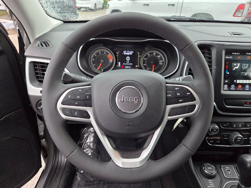 Used 2022 Jeep Cherokee Latitude w/ Trailer Tow Group AWD/4WD image 32