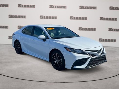 Used 2024 Toyota Camry SE image 7