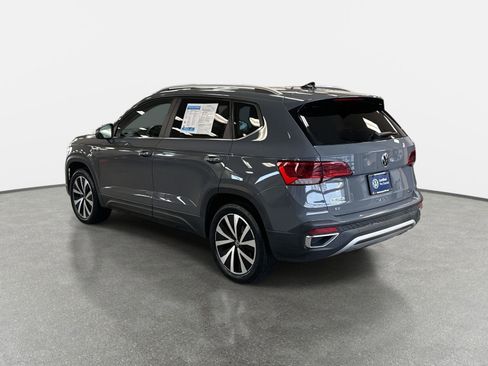 Certified 2022 Volkswagen Taos SE w/ IQ.Drive SE Package image 7