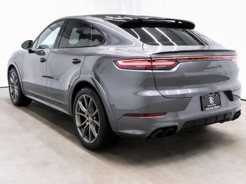 Used 2023 Porsche Cayenne GTS w/ Premium Package image 4
